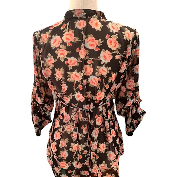 Flowy & Flowery Top - Picture 2 of 3